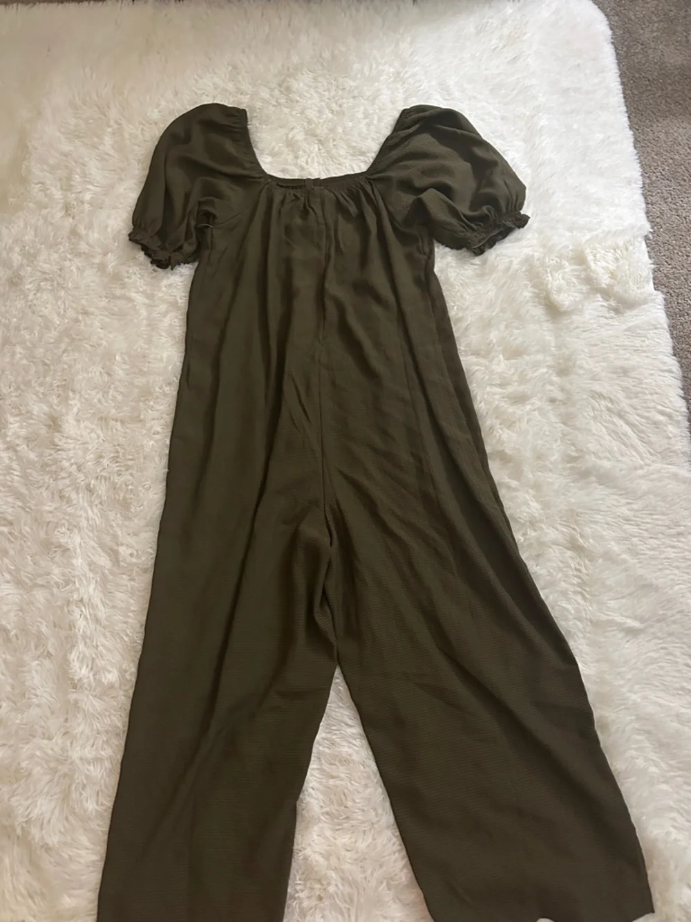 bobeau Olive Puff-Sleeve Smocked Jumpsuit - Picture 8 of 10